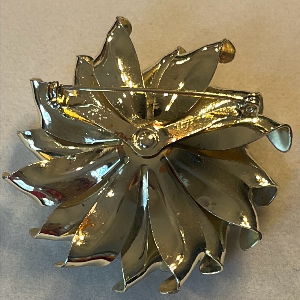 Vintage Coro Gold Tone Floral Brooch - Picture 2 of 4
